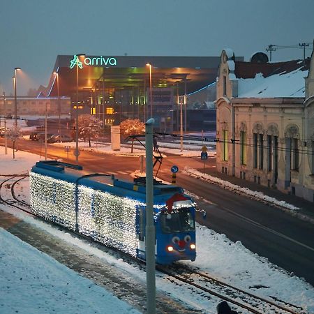 Station Daire Ösek Dış mekan fotoğraf