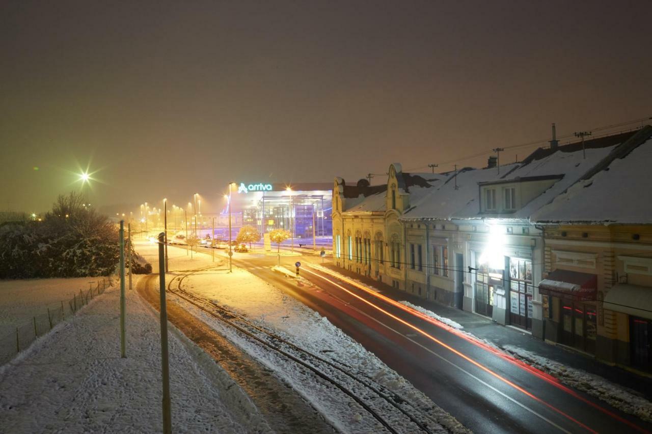 Station Daire Ösek Dış mekan fotoğraf